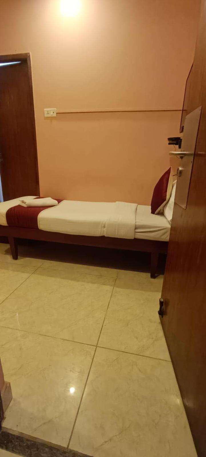 Naksha Tree Hotels Kishore Inn - Koyambedu Chennai Luaran gambar